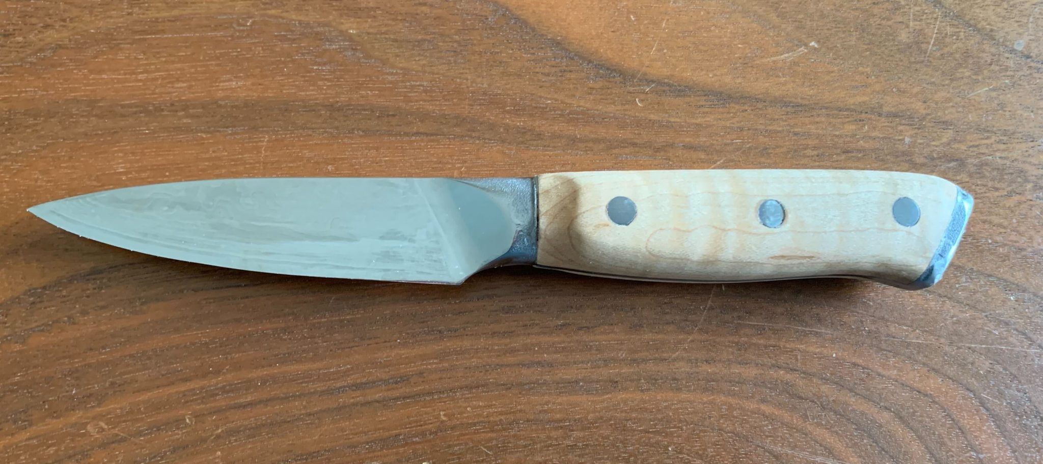 Handle a stainless Damascus paring knife